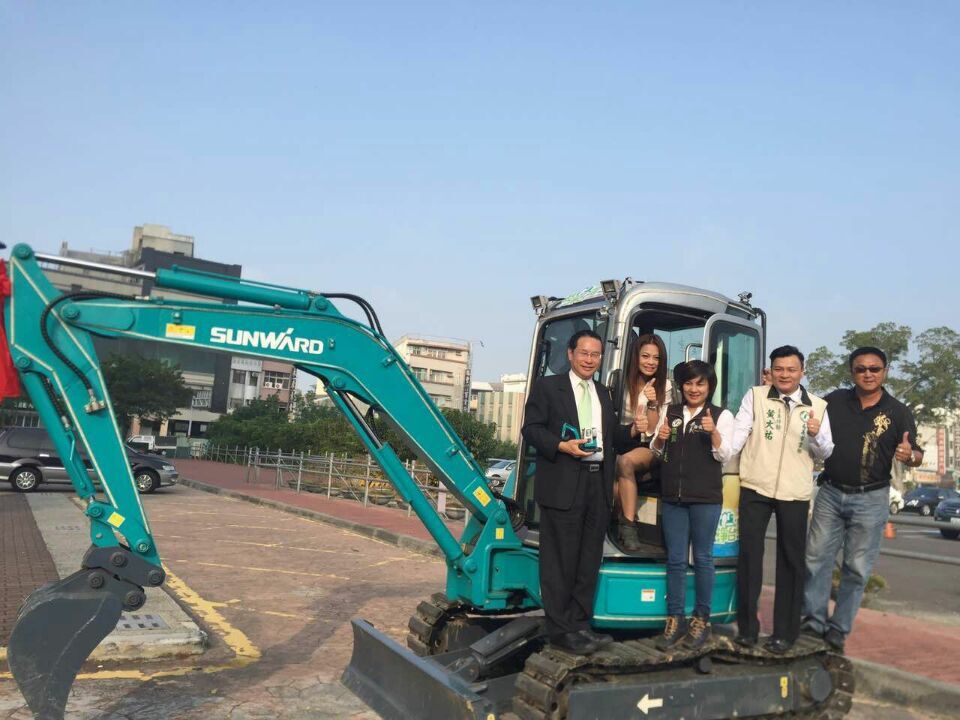 嘉義市长大赞必发智能挖掘机环台义举