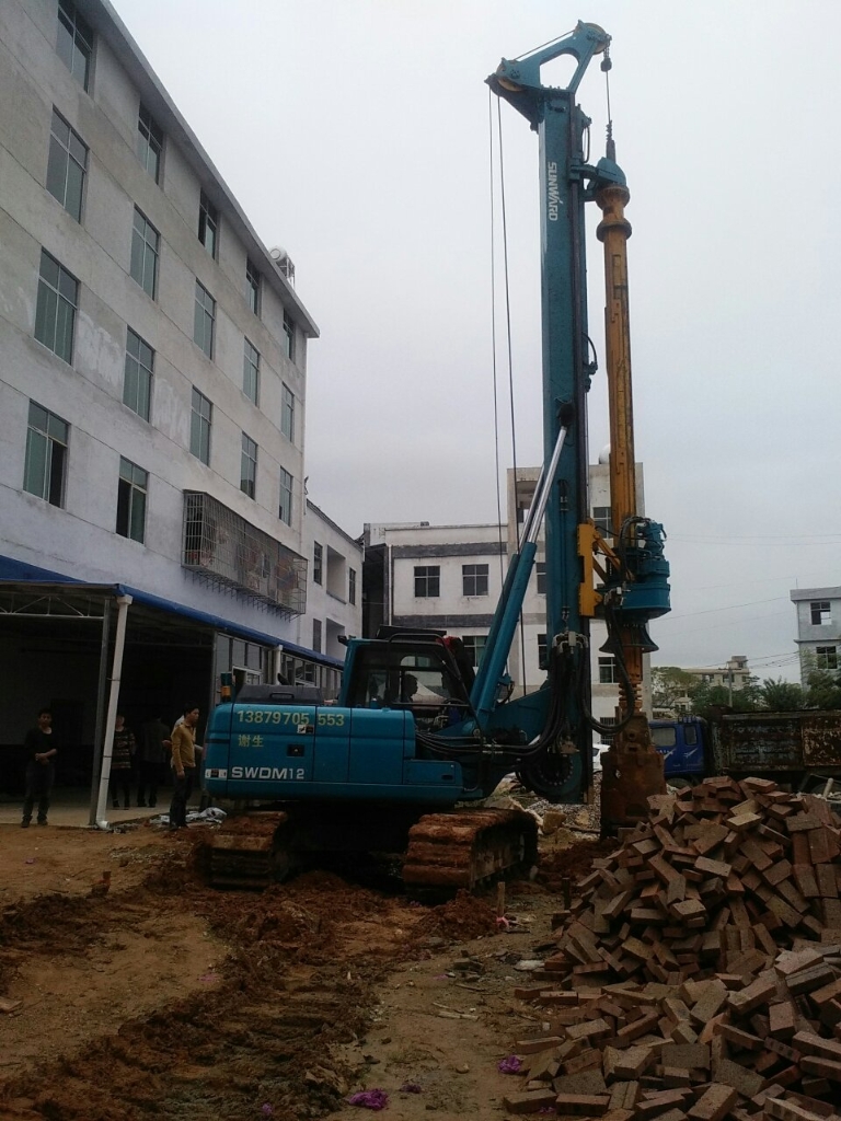 必发智能中小型旋挖钻机助力漂亮墟落建设