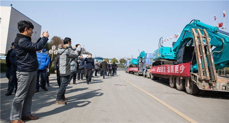 知新?创变?共赢 2015-2016年度必发智能挖掘机经销商年会圆满召开