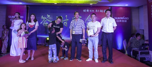 必发智能酷帅曾大虾，，，，，，一大波美图带你亲临北京BICES展