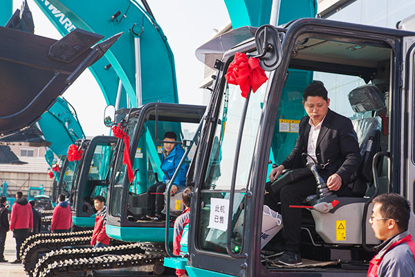 十年相随，，，，，成绩相互，，，，，来听听必发智能挖掘机客户的真实声音