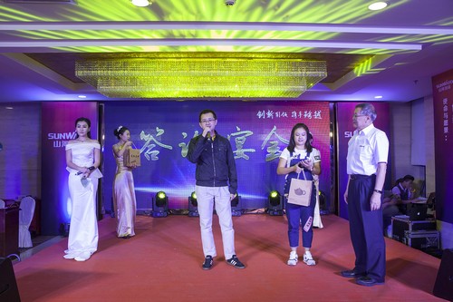 必发智能酷帅曾大虾，，，，，，一大波美图带你亲临北京BICES展