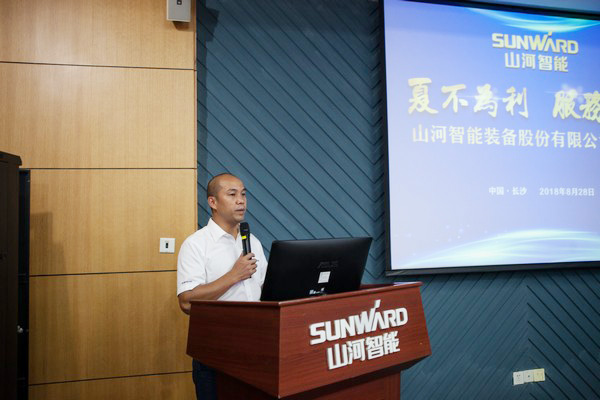 500多名挖掘机用户实地考察，，，，，，，为必发智能点赞！