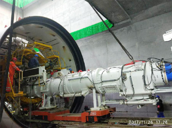 风里雨里，，，，，成都等你！中铁必发盾构机走出长沙