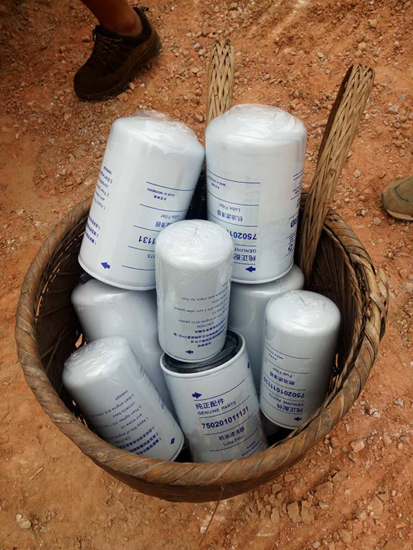 他们，，，，用小小背篓背出必发大情怀