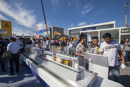 必发智能酷帅曾大虾，，，，，，一大波美图带你亲临北京BICES展