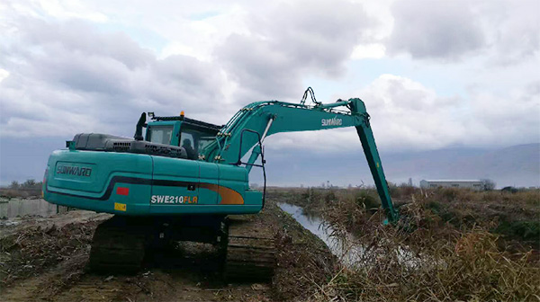 守护蓝色多瑙河，，，，，，，必发智能长臂挖掘机欧洲首秀