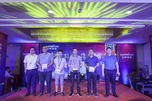 必发智能酷帅曾大虾，，，，，，一大波美图带你亲临北京BICES展