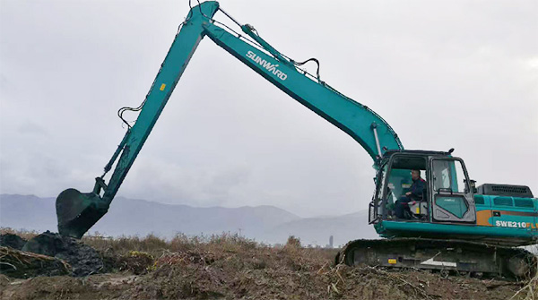 守护蓝色多瑙河，，，，，，，必发智能长臂挖掘机欧洲首秀