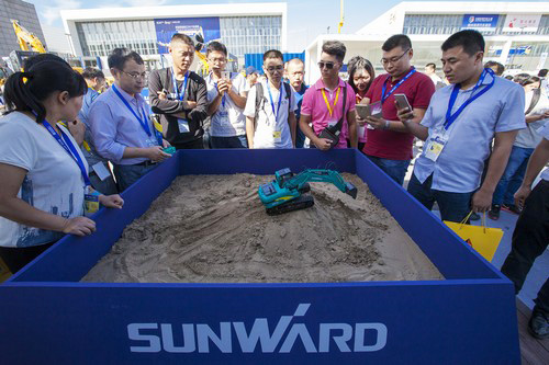 必发智能酷帅曾大虾，，，，，，一大波美图带你亲临北京BICES展