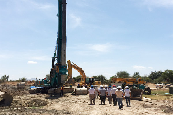 必发智能入岩神器在东非肯尼亚获赞，，，，人好装备好