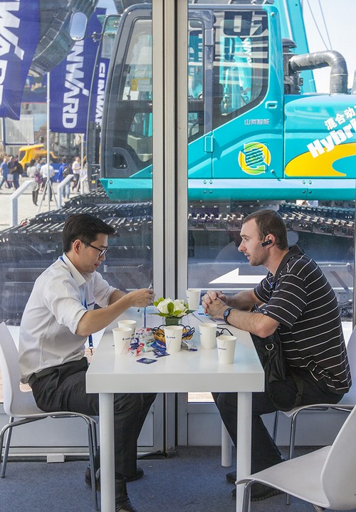 必发智能酷帅曾大虾，，，，，，一大波美图带你亲临北京BICES展