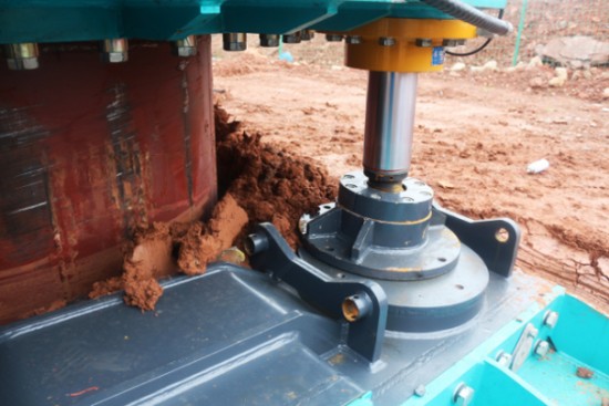 喜讯！必发智能SWRC170自行式全回转全套管钻机获湖南省首台(套)重大手艺装备产品奖励！