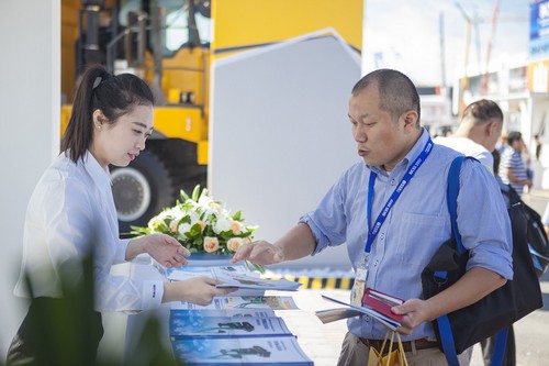 必发智能酷帅曾大虾，，，，，，一大波美图带你亲临北京BICES展