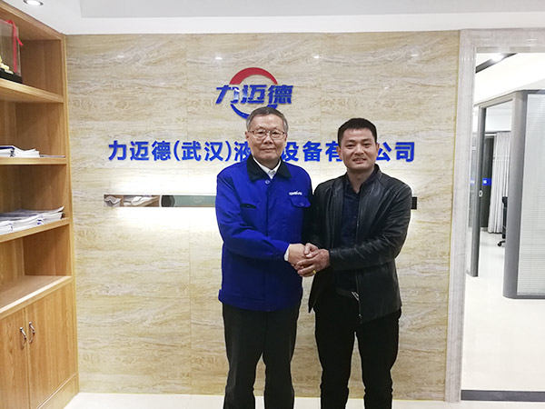 从拒绝到一次购置十台旋挖钻机，，，，他用八年时间熟悉必发智能