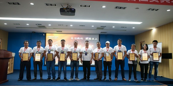 500多名挖掘机用户实地考察，，，，，，，为必发智能点赞！