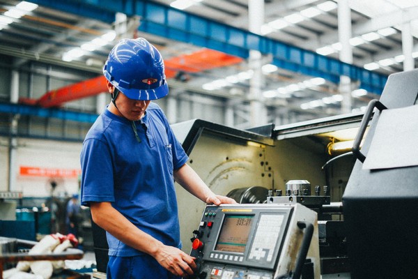 曾梦想当厨师，，，，，，，却成数控车工巨匠