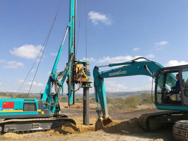 肯尼亚总统高度赞赏，，，，，乞力马扎罗山下必发绿闪灼