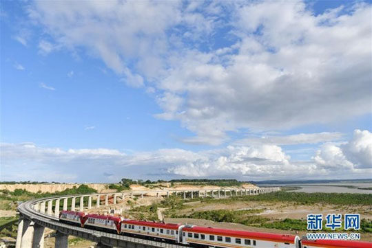 肯尼亚总统高度赞赏，，，，，乞力马扎罗山下必发绿闪灼