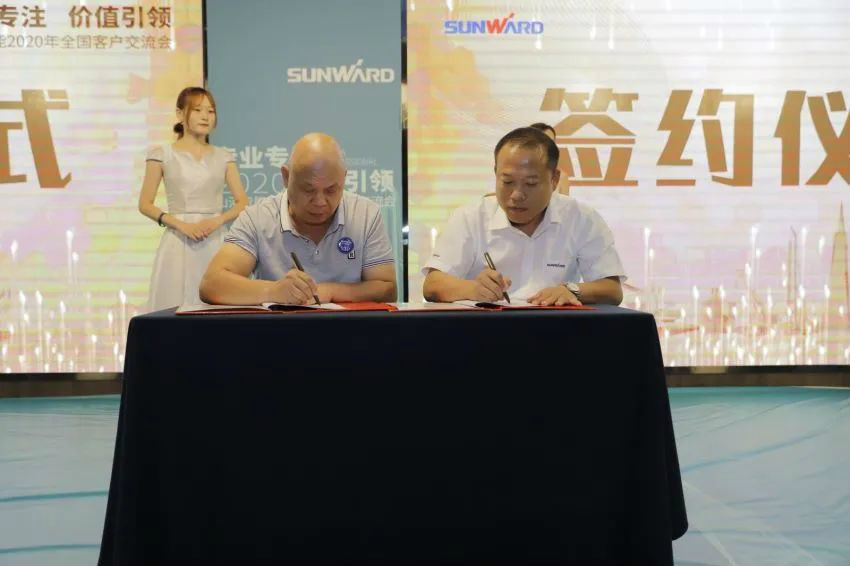 专业专注，，，，，，，价值引领 必发智能全球客户交流会 ? 怀化站圆满举行