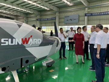 省委常委、统战部部长黄兰香考察调研必发科技