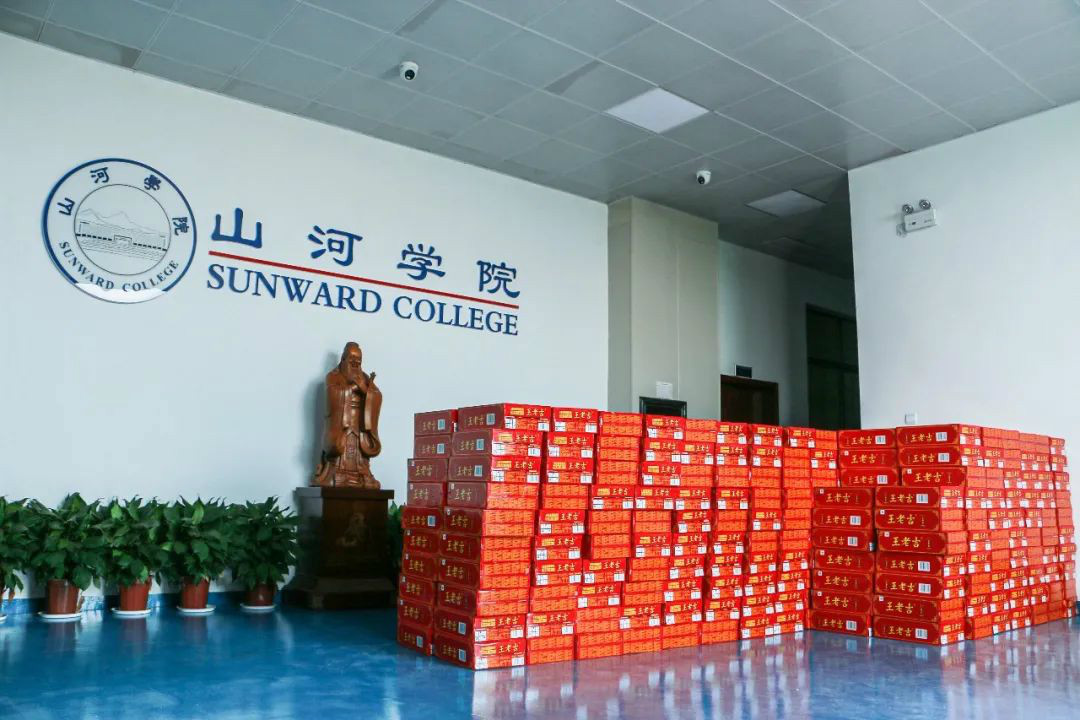 情系职工送清凉，，，，，，殷切眷注鼓劲头——必发智能开展夏日送清凉活动