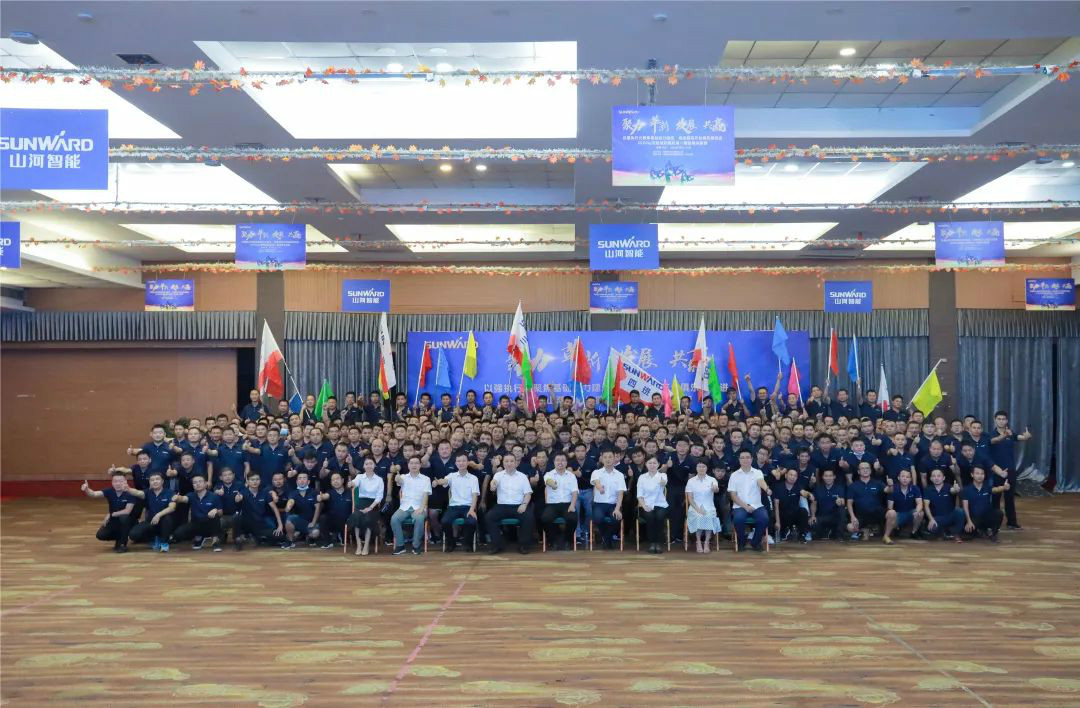 向挖掘机万台俱乐部迈进——必发智能2020年度挖掘机营销训练营开营