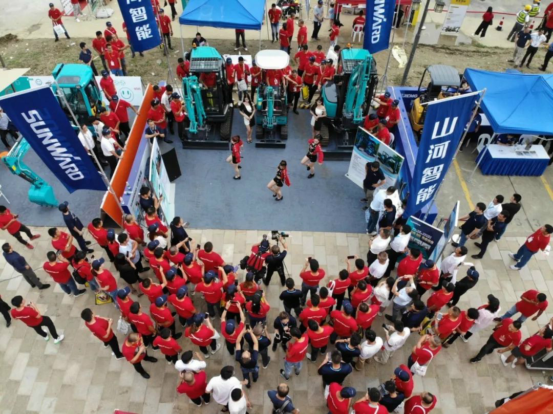 2020全球微挖大会 必发智能精品微挖赢得满堂彩