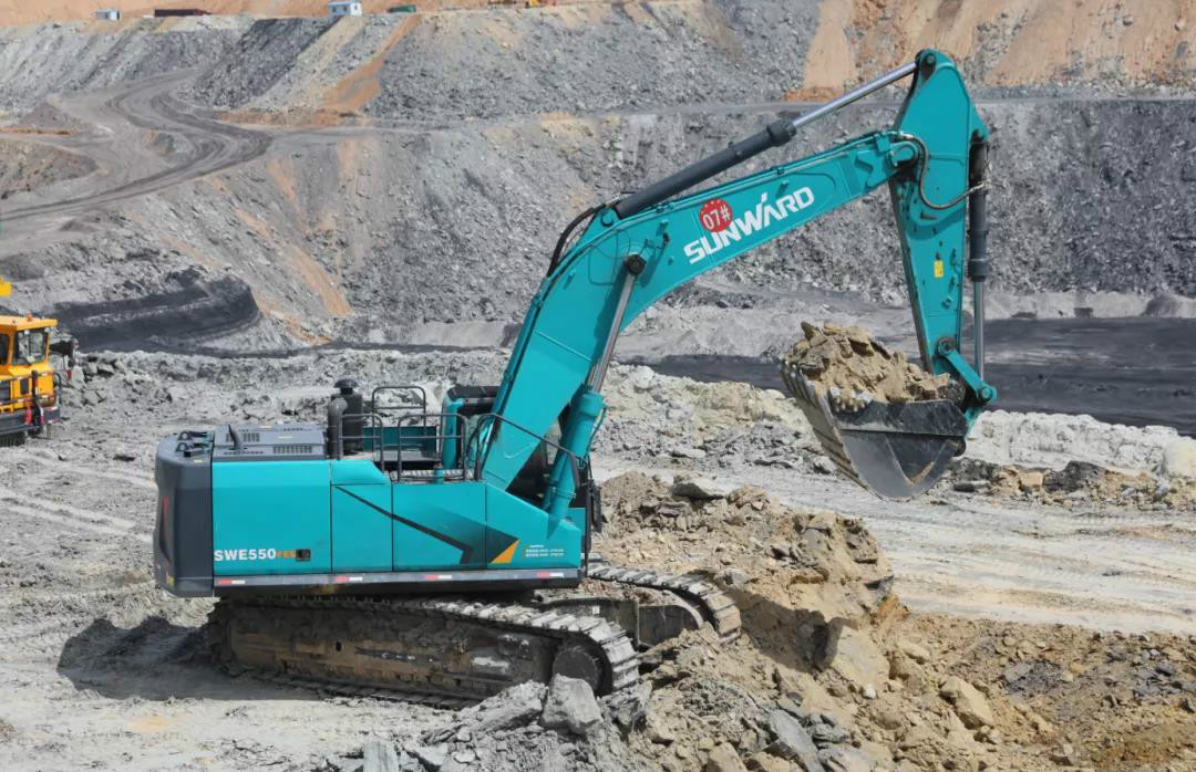 以先导式立异实现挖掘机从无到有，，，，，从小到大，，，，，从大到强！