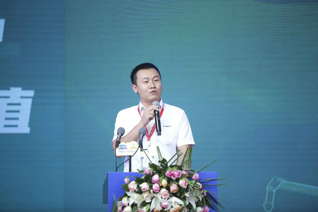 必发智能天下客户交流会在深基础工程生长论坛会场举行