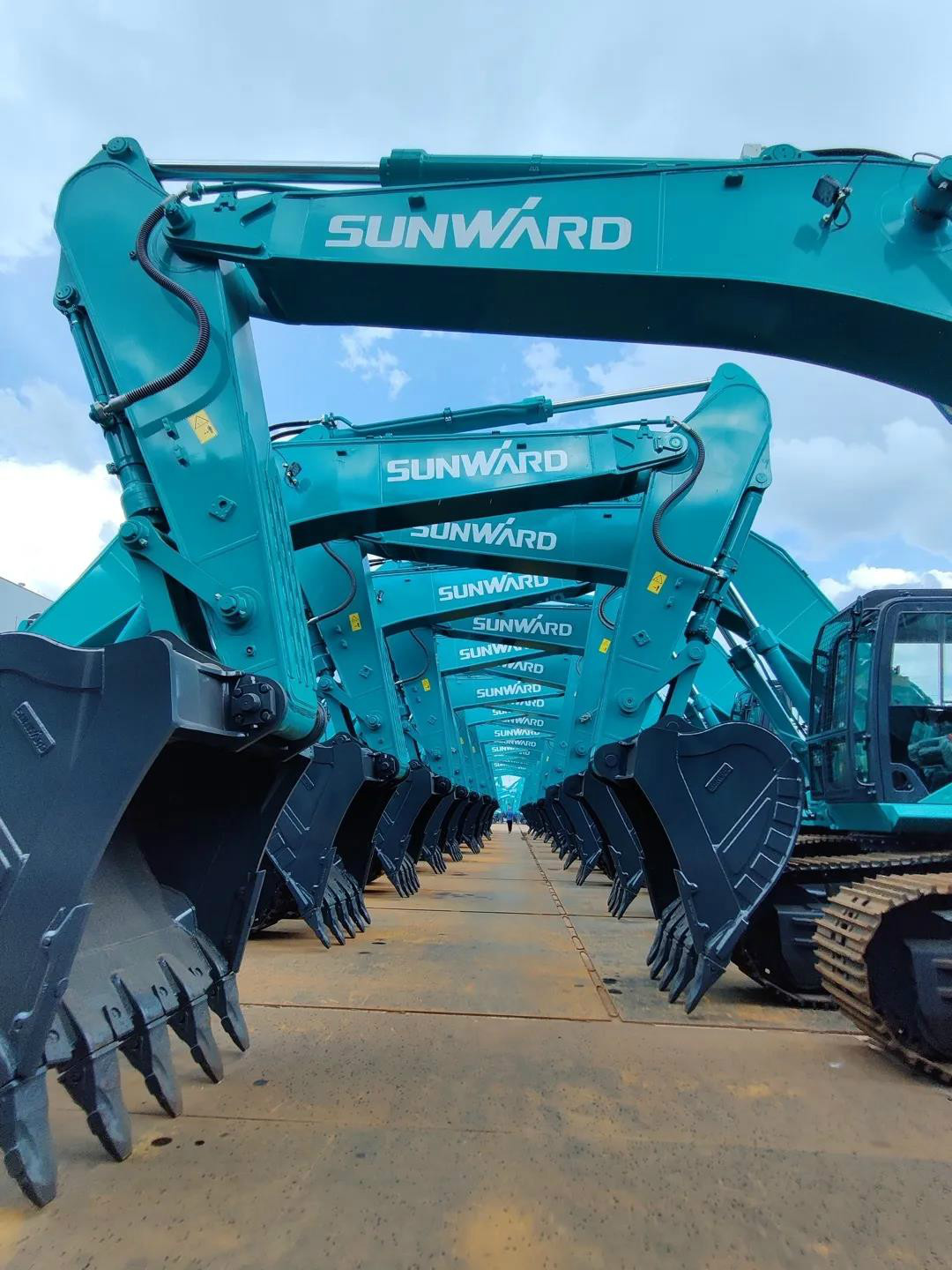 以先导式立异实现挖掘机从无到有，，，，，从小到大，，，，，从大到强！