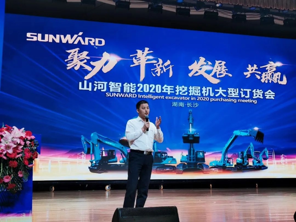 5万万! 必发智能挖掘机订货会立异高