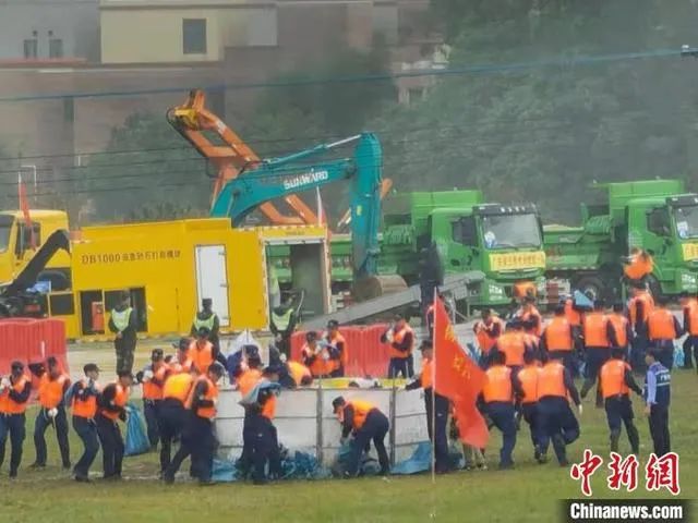 逍遥协同立体救援，，，，，，必发智能无人化妆备亮相2021-北江流域防汛抢险综合演练