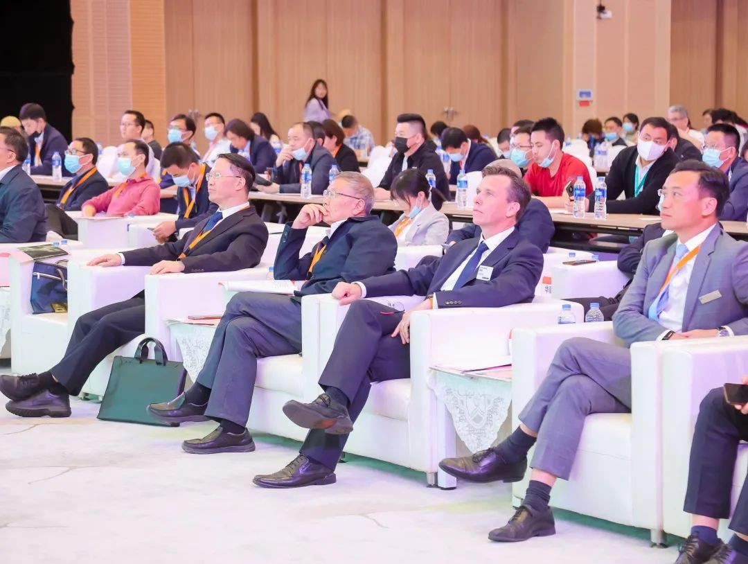 何清华出席长沙国际工程机械工业链生长峰会，，，，走“双循环”蹊径要害在于“要做好自己的事情”