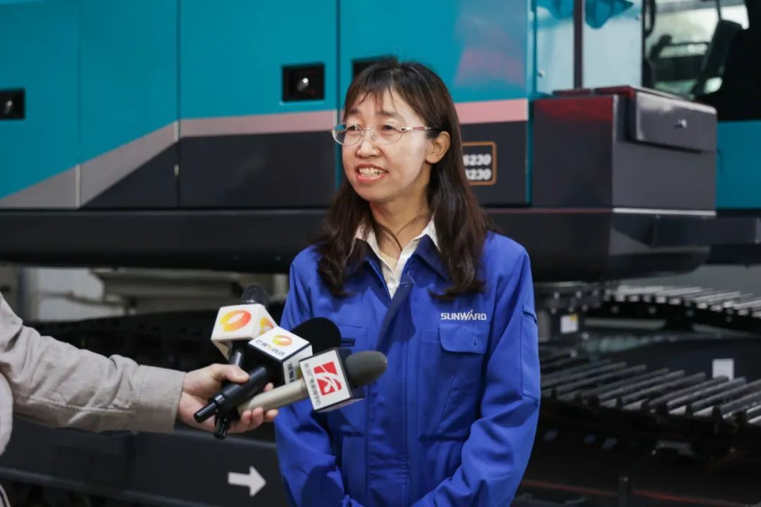 天下首台！必发智能SWE240FED电动智能挖掘机下线