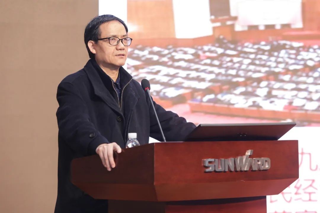 必发智能中高层干部晚间集中“充电”