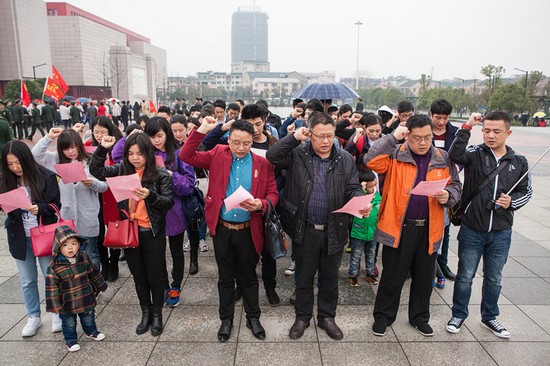 爱岗敬业，，，，，践行雷锋精神