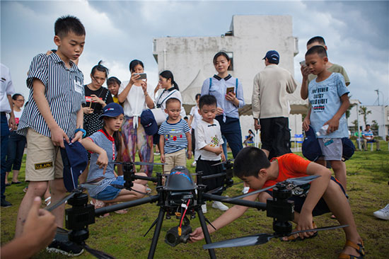 这个炎天，，，，，亲子玩转必发智能“三栖”装备