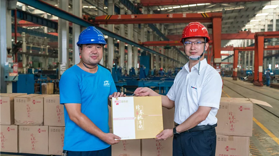 万力集团“送清凉”活动，，，，，，慰问一线员工