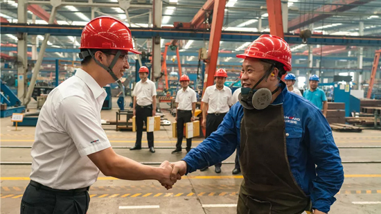 万力集团“送清凉”活动，，，，，，慰问一线员工