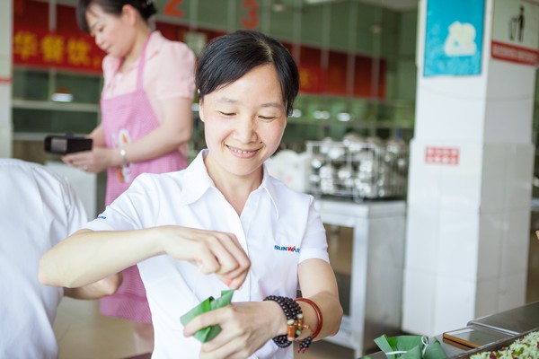 弘扬古板文化，，，共享浓情端午——记第三届“爱国心·必发情”包粽子角逐