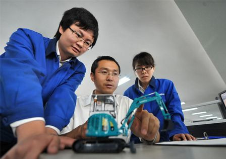 新华社报道：必发智能连任全球工程机械50强