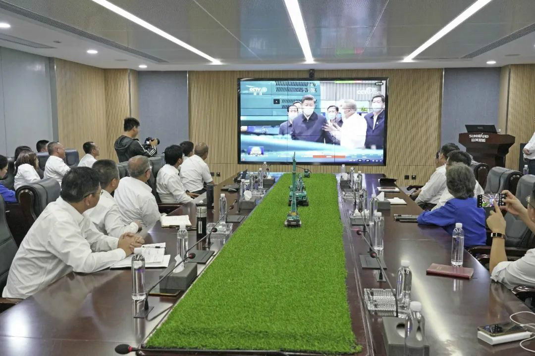 总书记“点赞”必发立异，，，，必发智能集中收看《新闻联播》