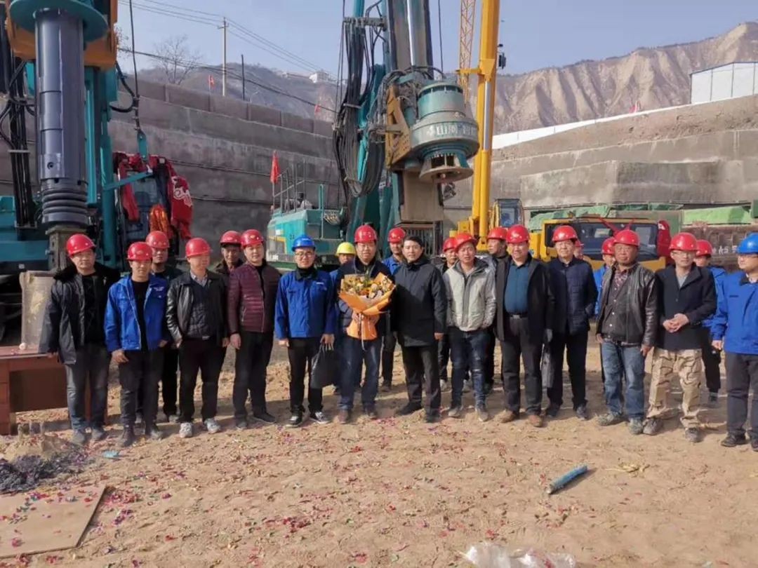 金戈铁马工程路 风雨无阻选必发