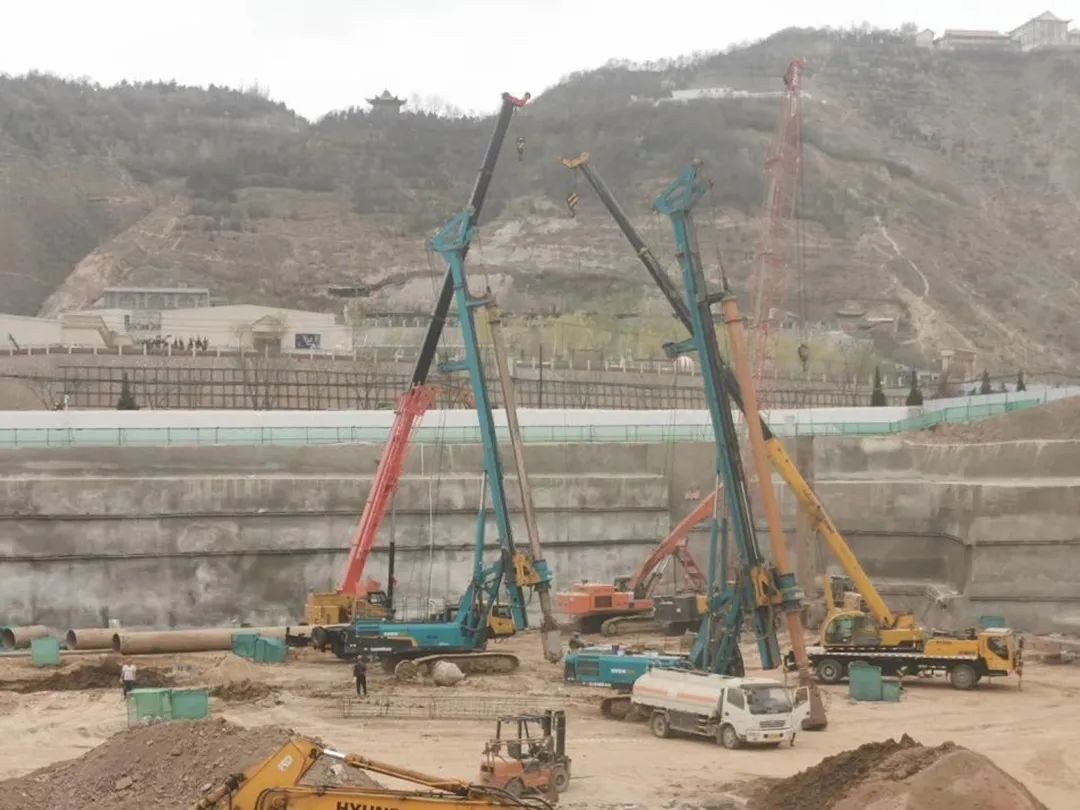 金戈铁马工程路 风雨无阻选必发