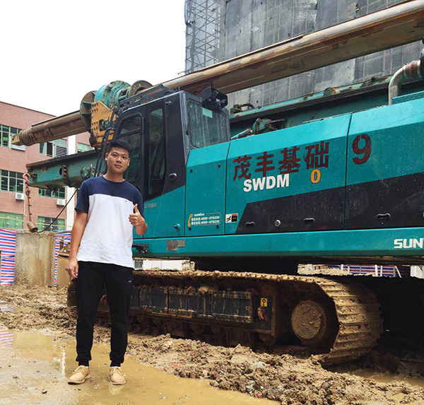 我叫阿忠，，，忠于事业，，，也忠于必发智能旋挖钻机