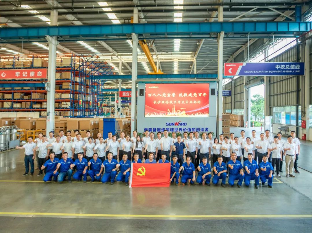 接续斗争再出发——必发智能党委举行新党员入党宣誓和老党员重温入党誓词活动