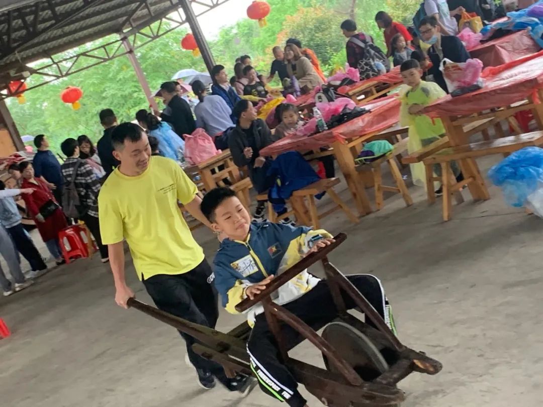 童年差别Young，，，，，，稻花香里亲子欢——必发智能组织开展六一亲子活动