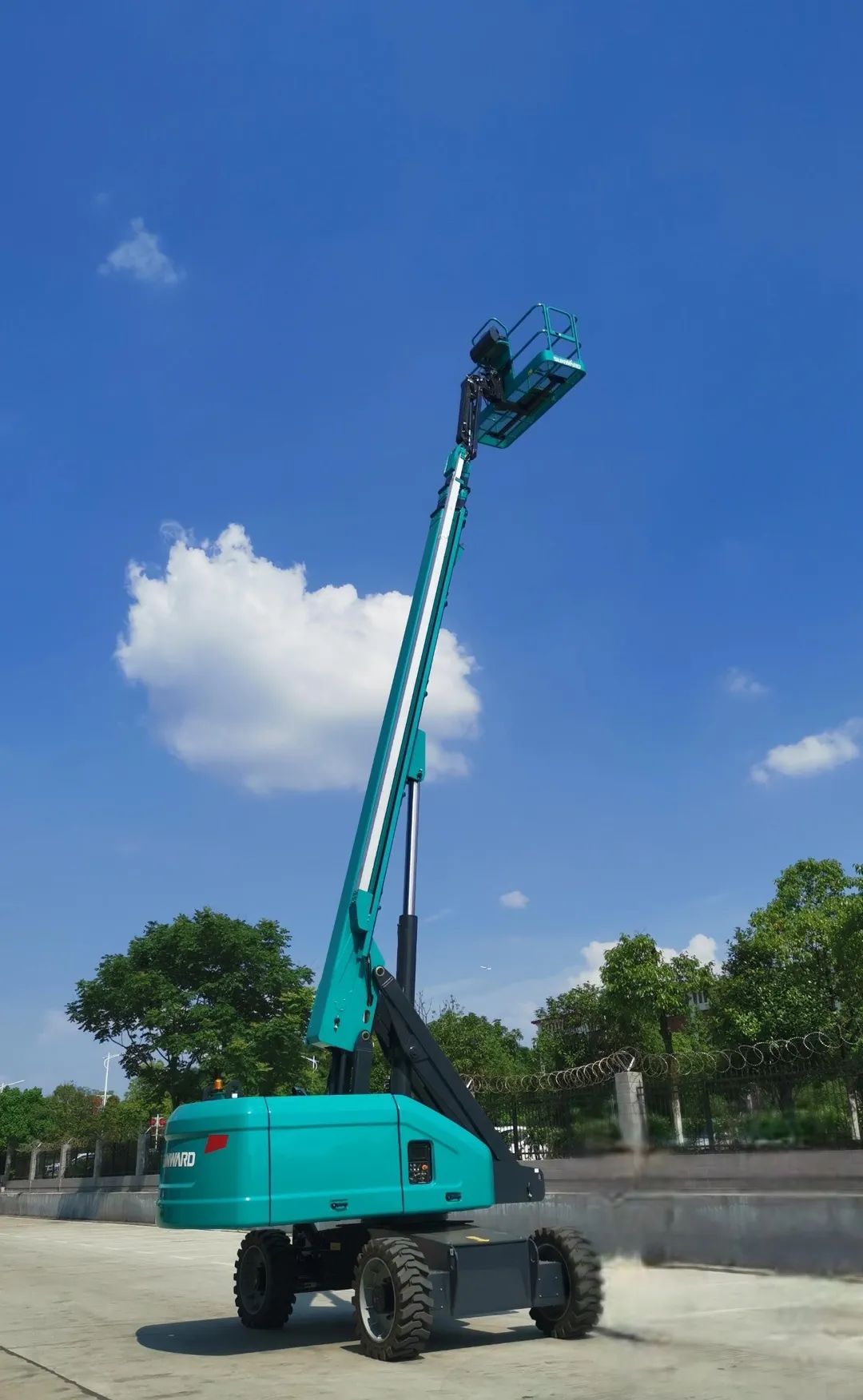 必发智能首款直臂式高空作业平台顺遂通过评审