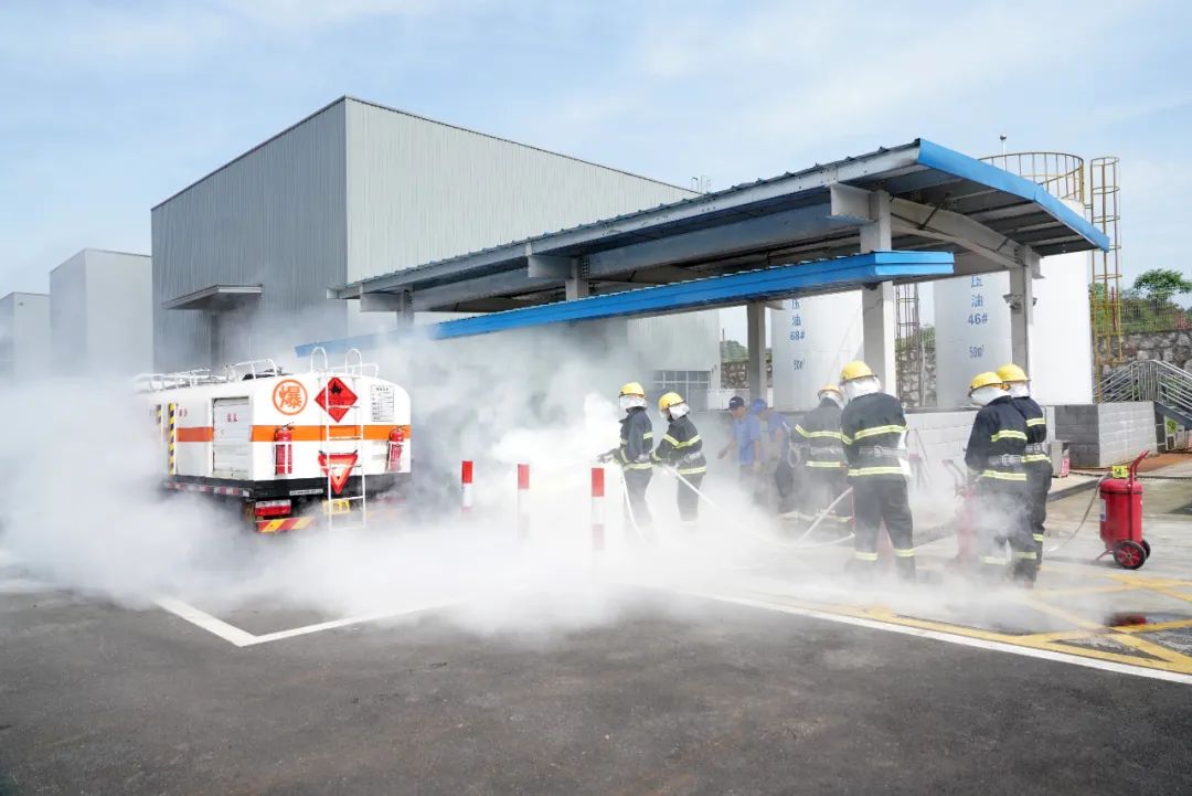 实战演练砺精兵——2021年长沙市工贸企业危险化学品综合应急演练在必发智能举行